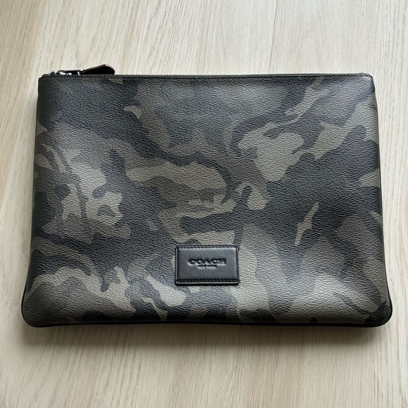 NWT! Coach Clutch/Large Pouch - Picture 5 of 5